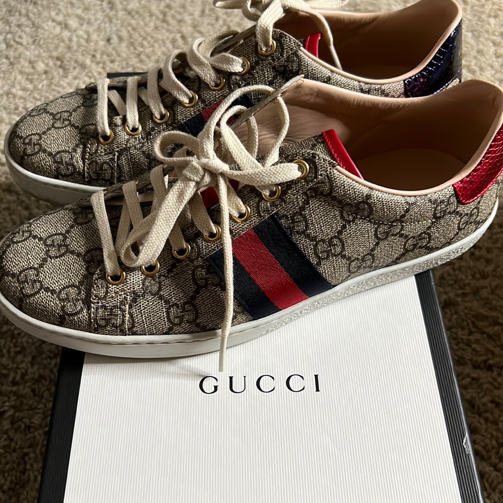 Womens Gucci sneakers